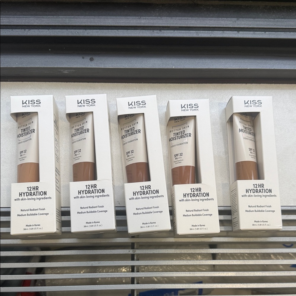 5 New / Kiss New York Better Skin Tinted Moisturizer SPF 32